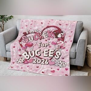 Buc-ee’s Valentine's Day 2026 Blanket